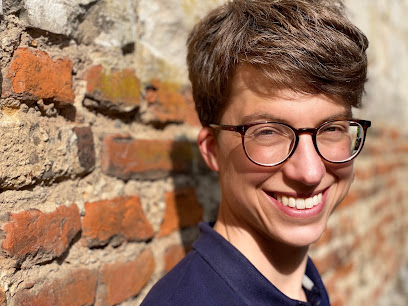 Notarin Dr. Anna Zöbeley - Neuss 1 AF1QipO9 ZZ2rDX Qe5ruMigqYmw1Z9J5Tku2XYkEEJmw408 h306 k no